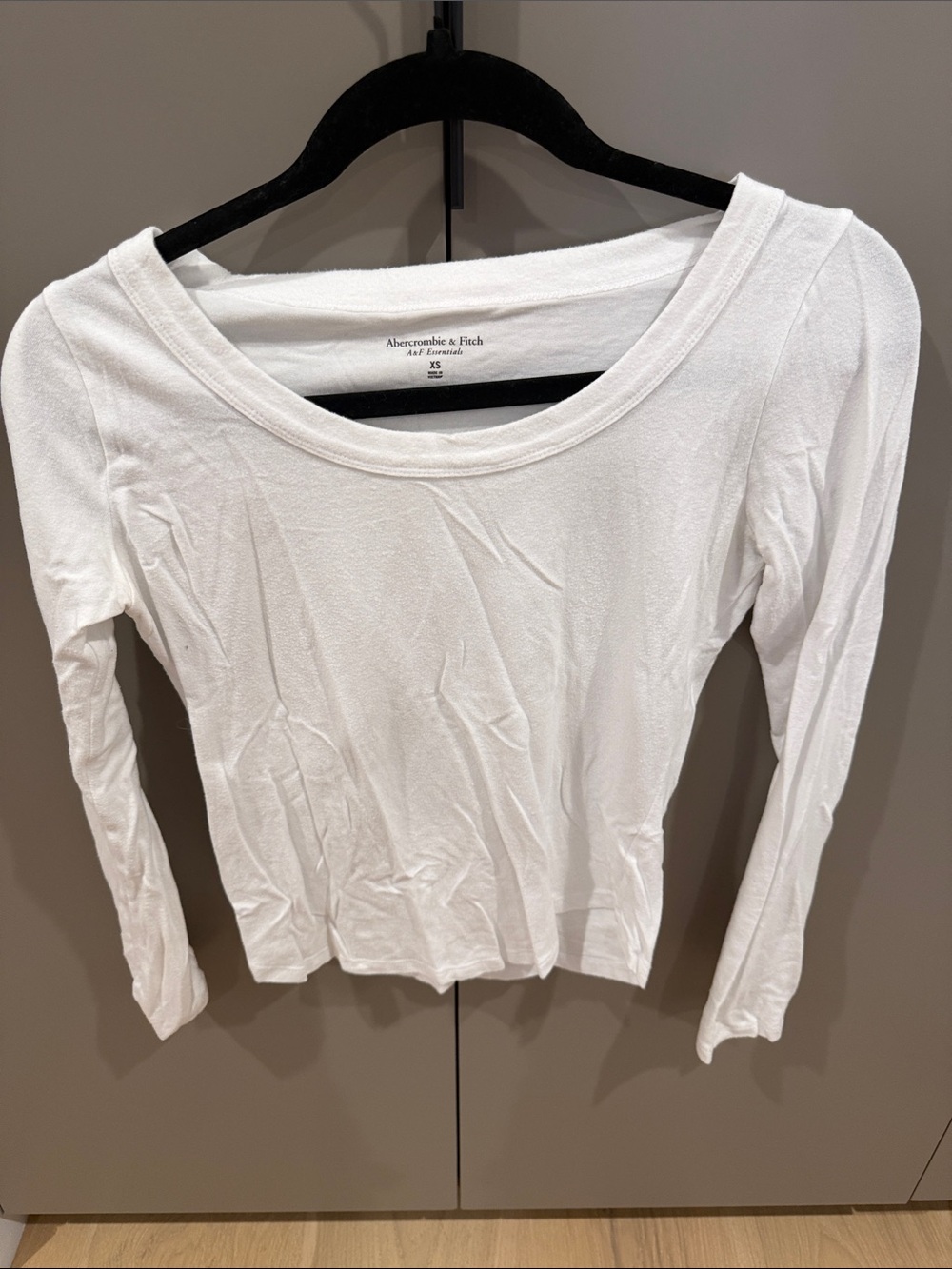 Abercrombie & Fitch White Long-Sleeve Scoop-Neck Top XS 🤍🤍